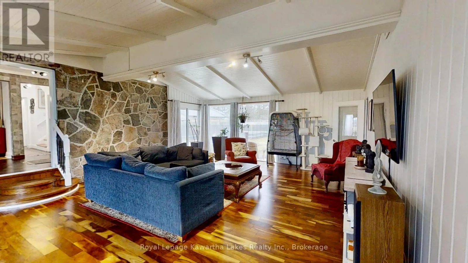 114 COLBORNE STREET W