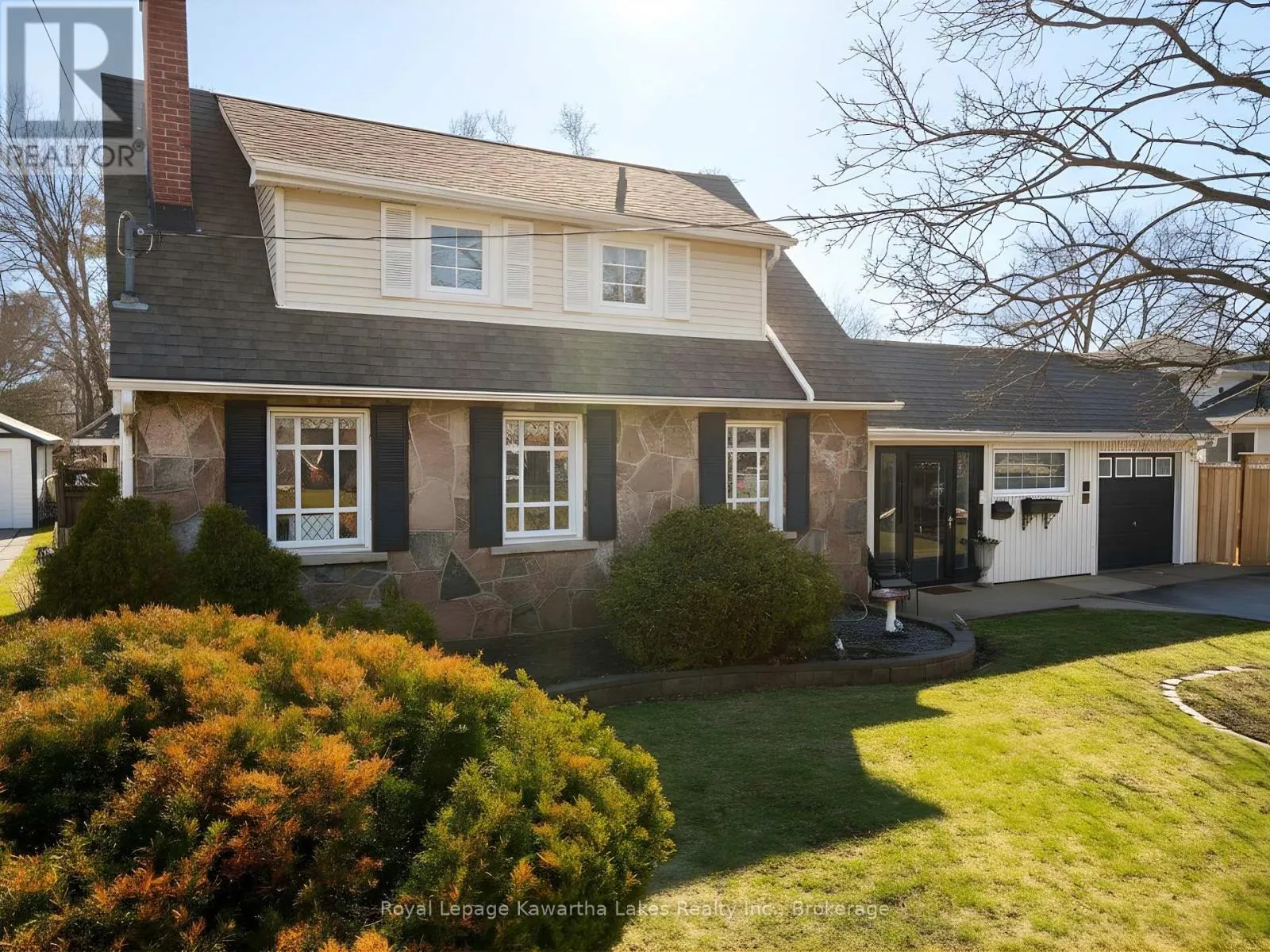 114 COLBORNE STREET W