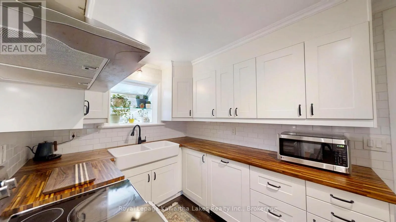 114 COLBORNE STREET W
