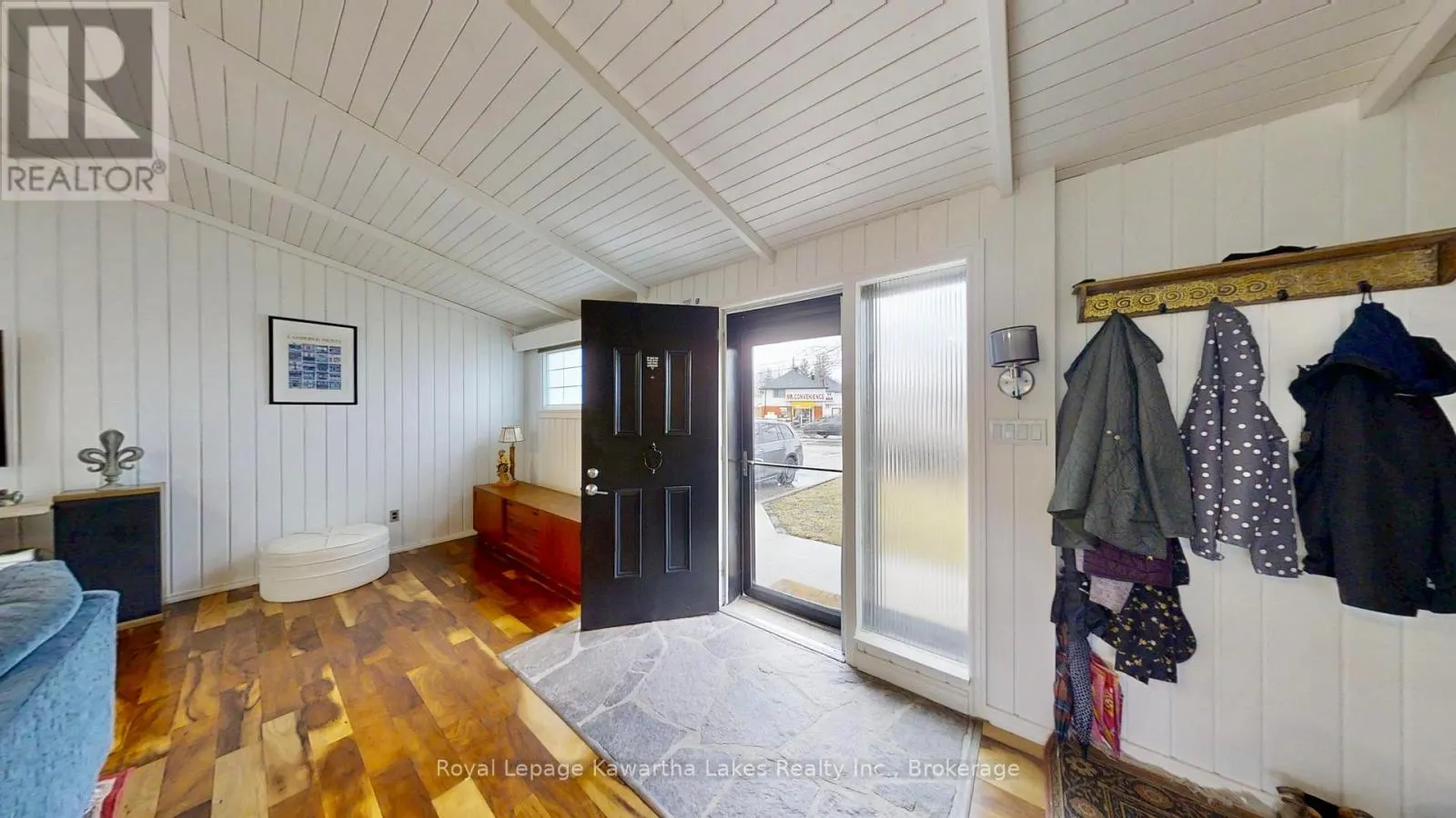 114 COLBORNE STREET W