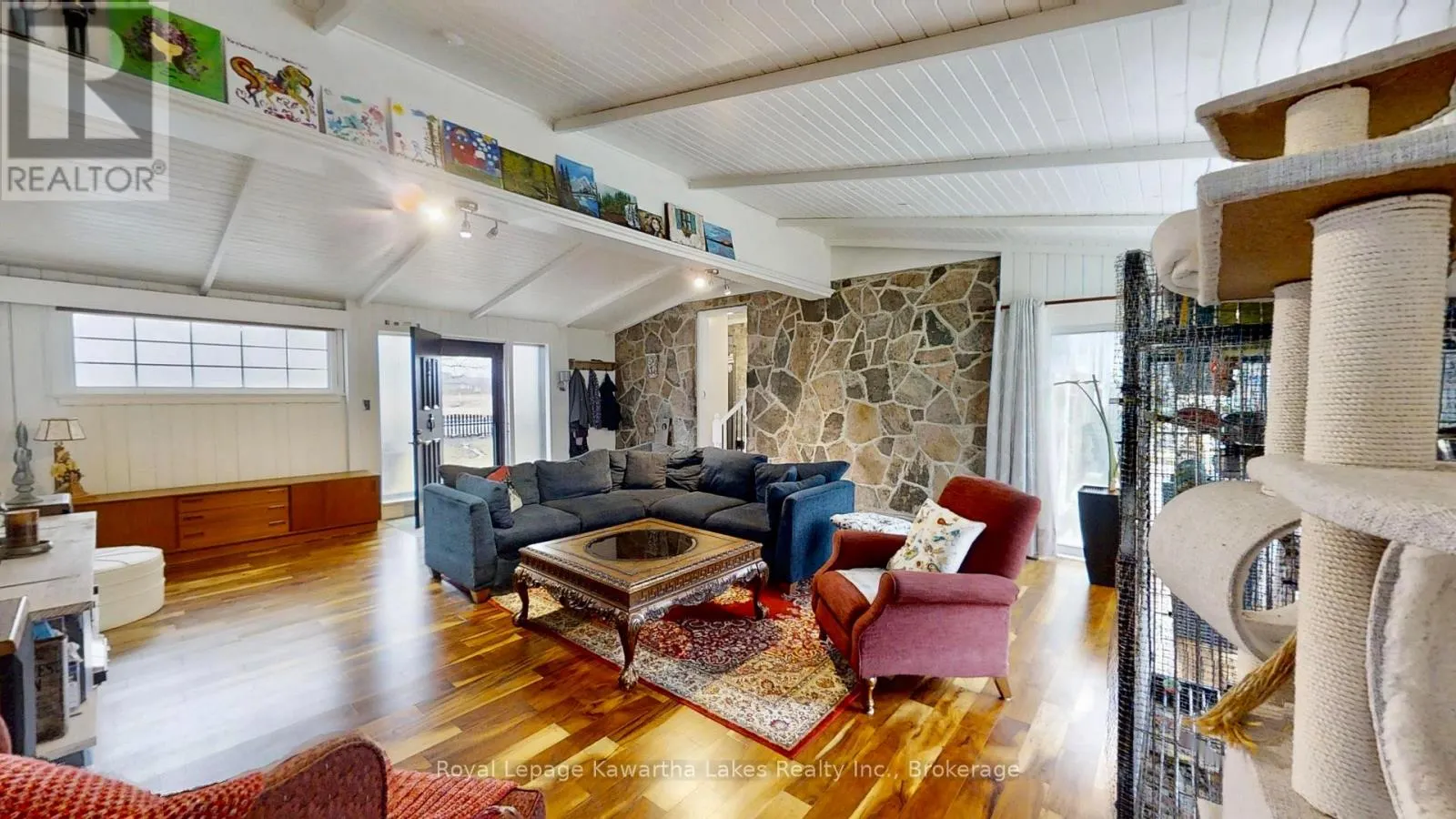 114 COLBORNE STREET W