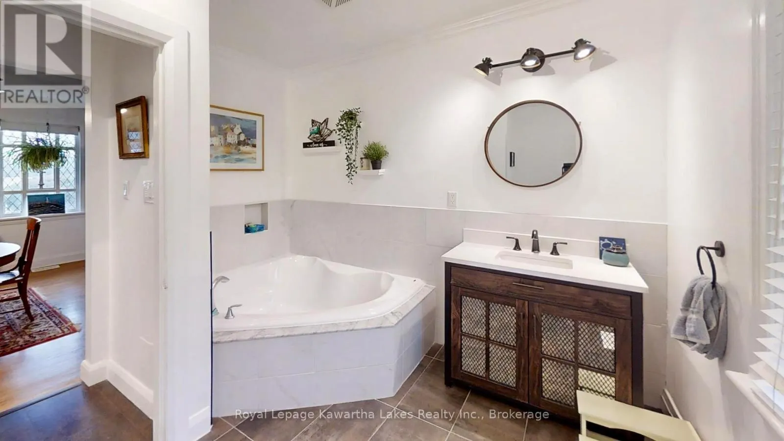 114 COLBORNE STREET W