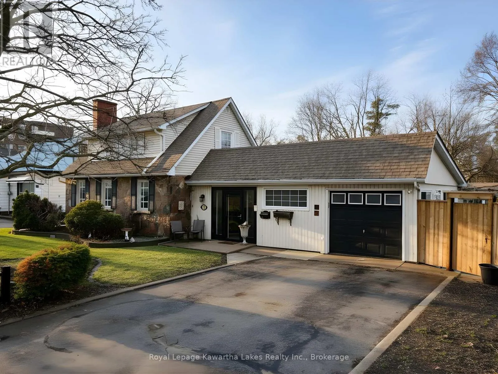114 COLBORNE STREET W
