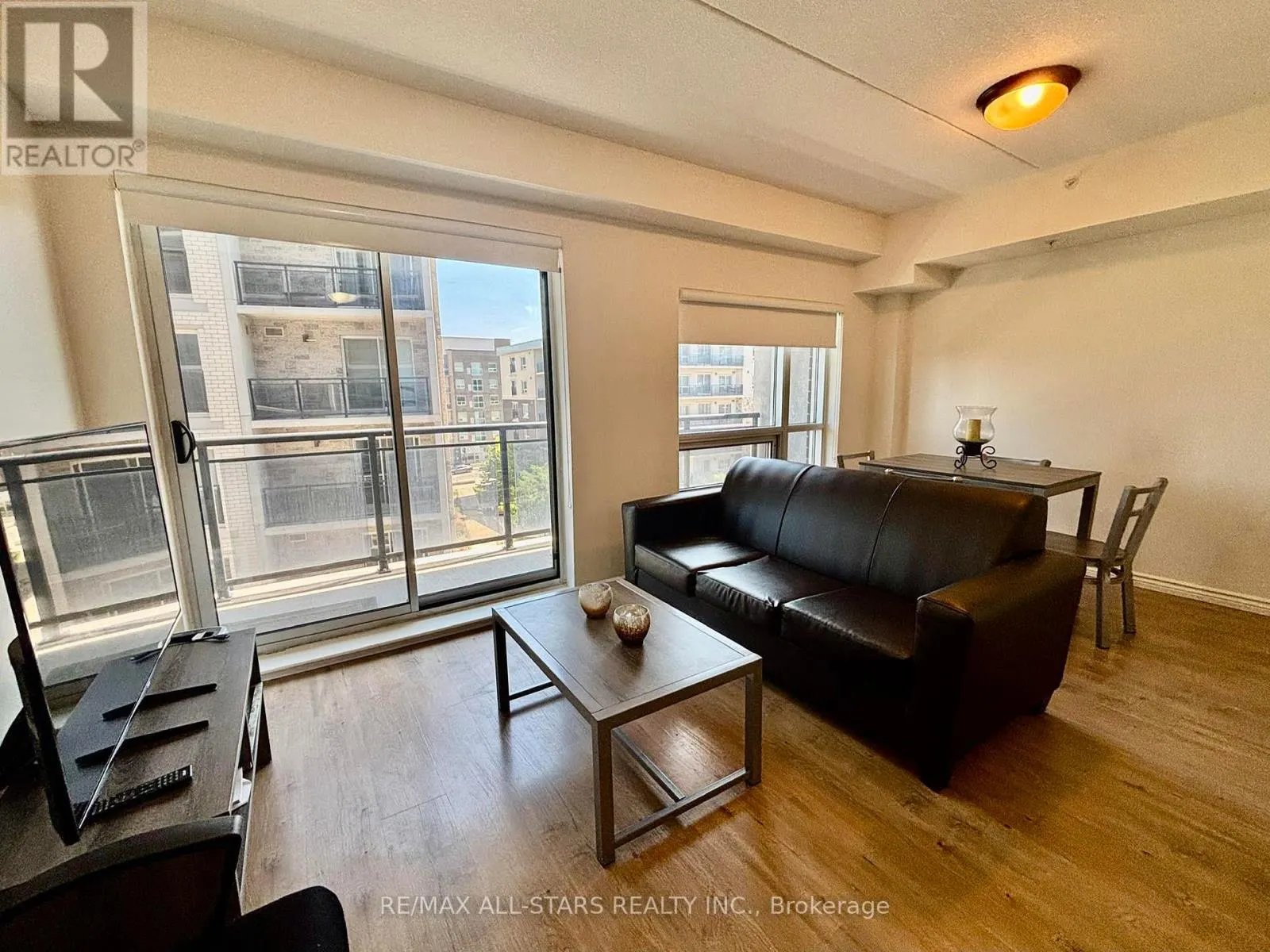 307 - 275 LARCH STREET