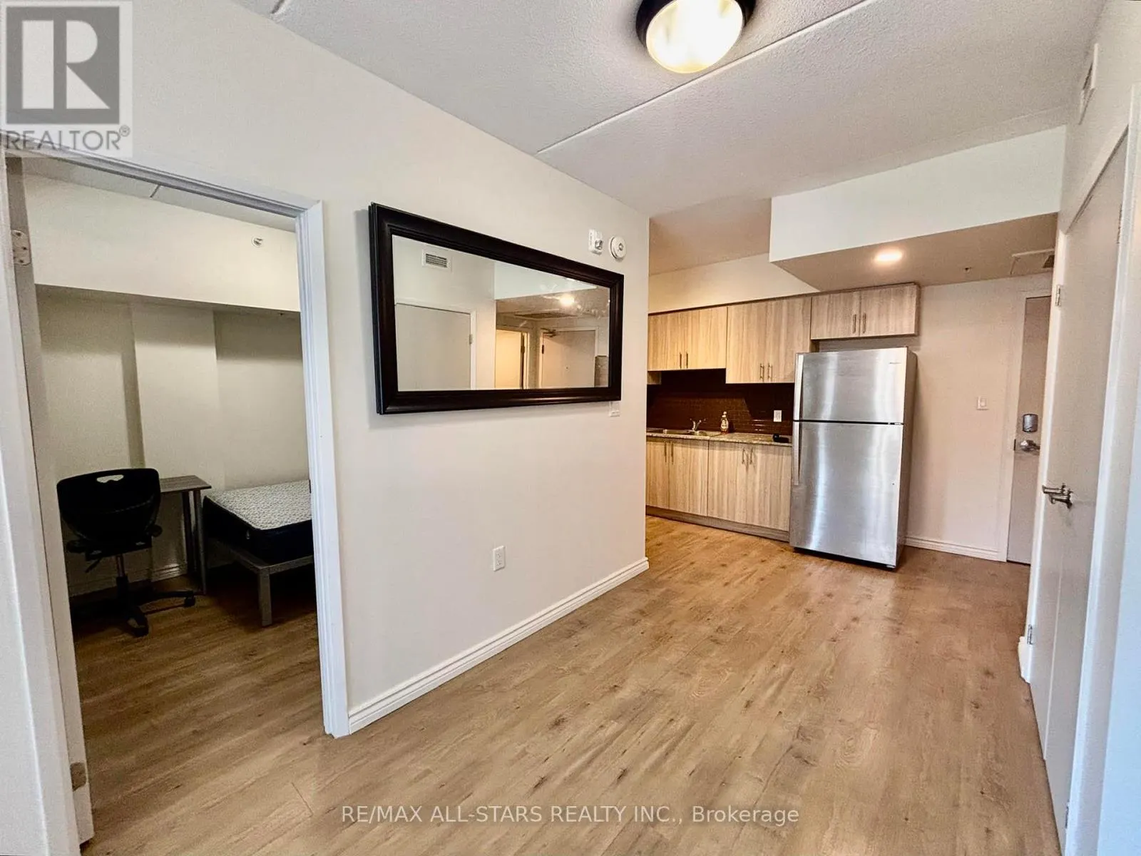 307 - 275 LARCH STREET