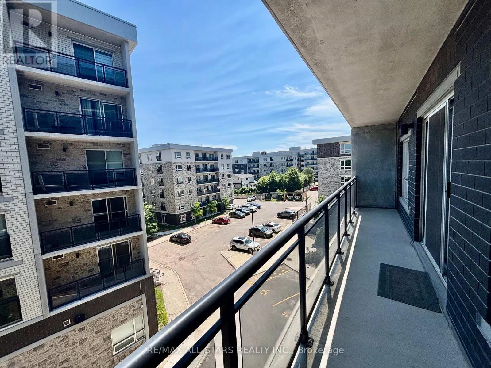 307 - 275 LARCH STREET