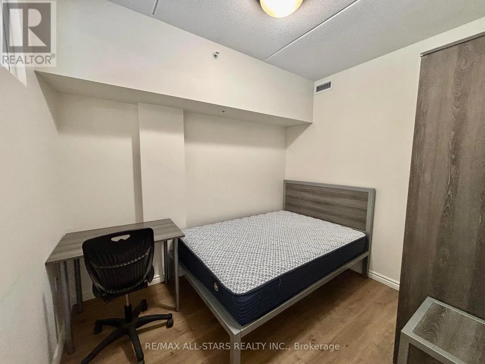 307 - 275 LARCH STREET