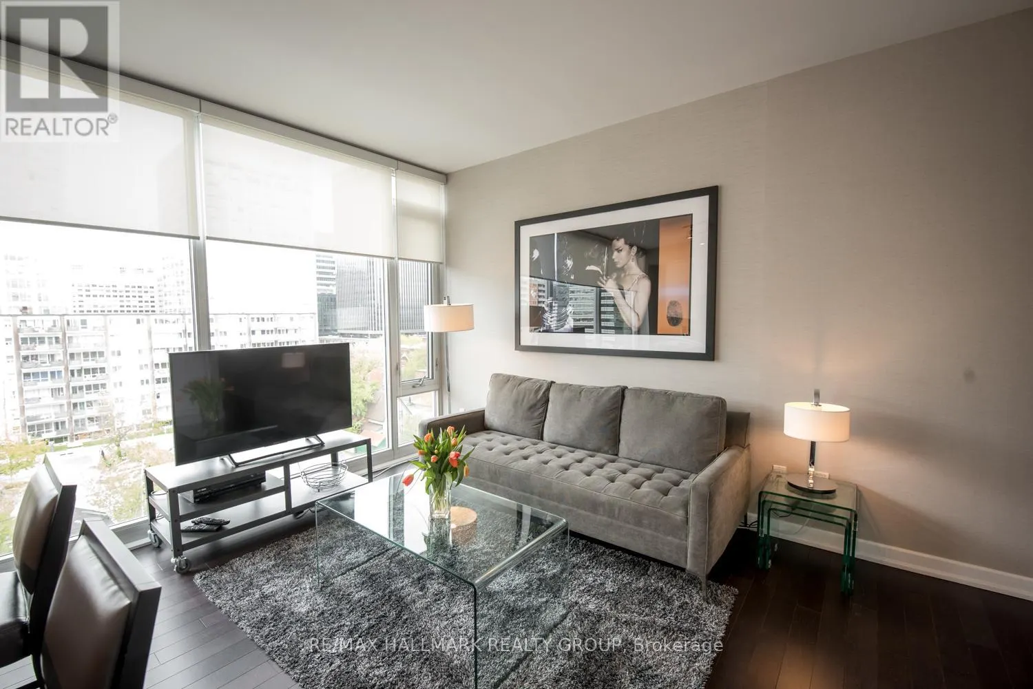 1111 - 300 LISGAR STREET