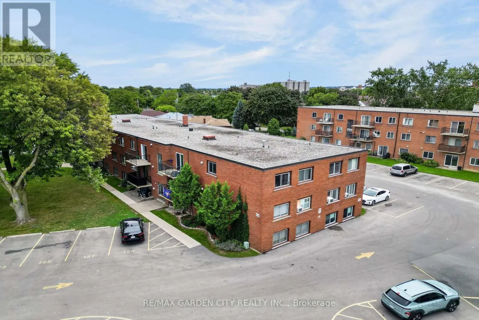 37 - 452 CARLTON STREET S #37