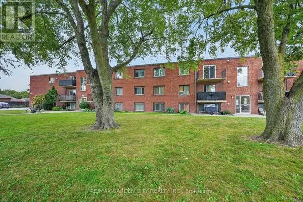 37 - 452 CARLTON STREET S