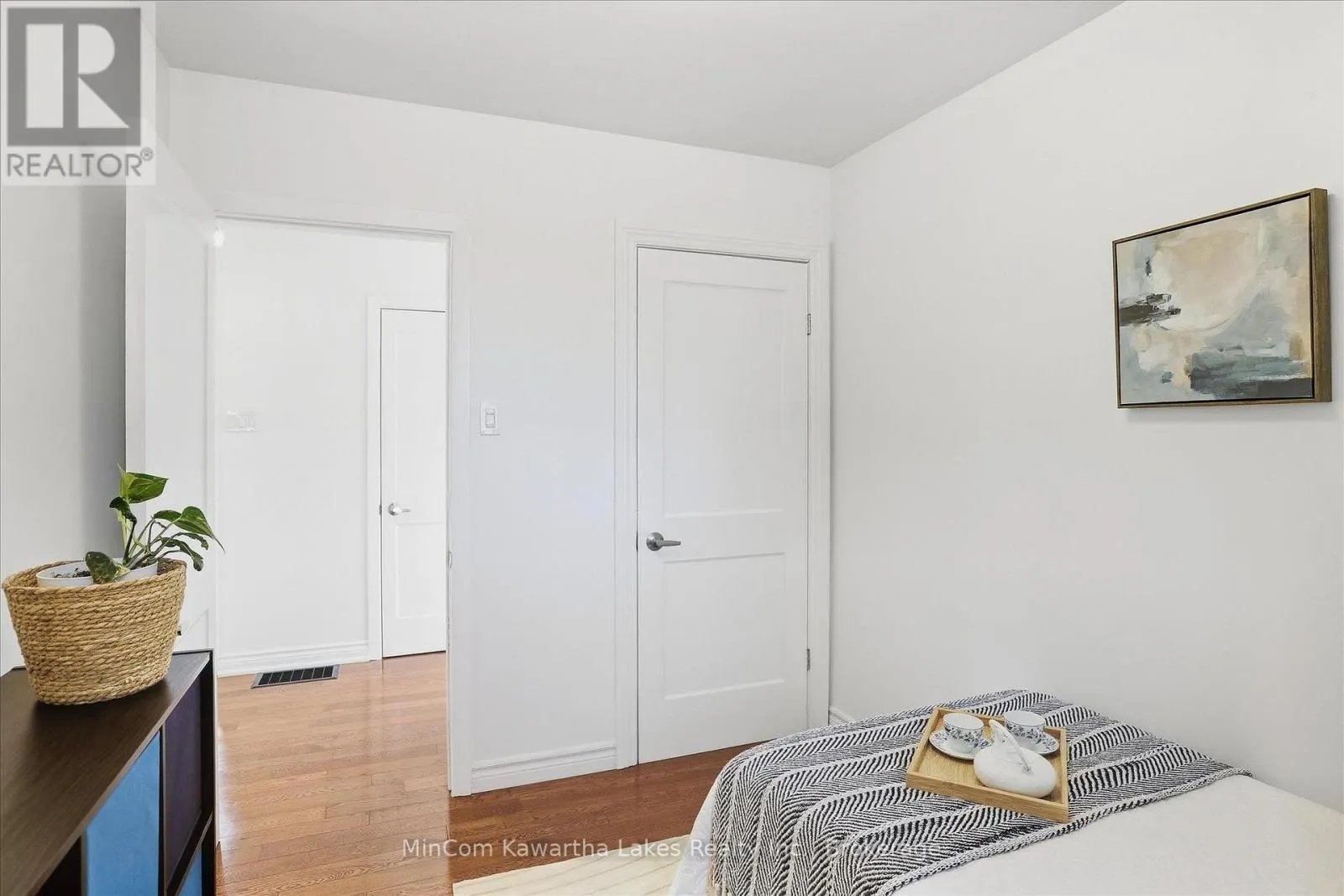 398 APPLEGROVE AVENUE