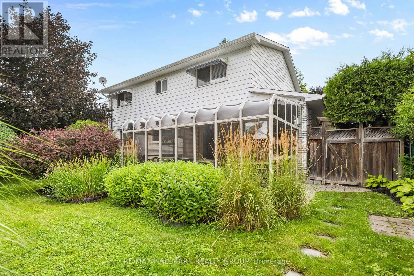 932 DRESDEN CRESCENT
