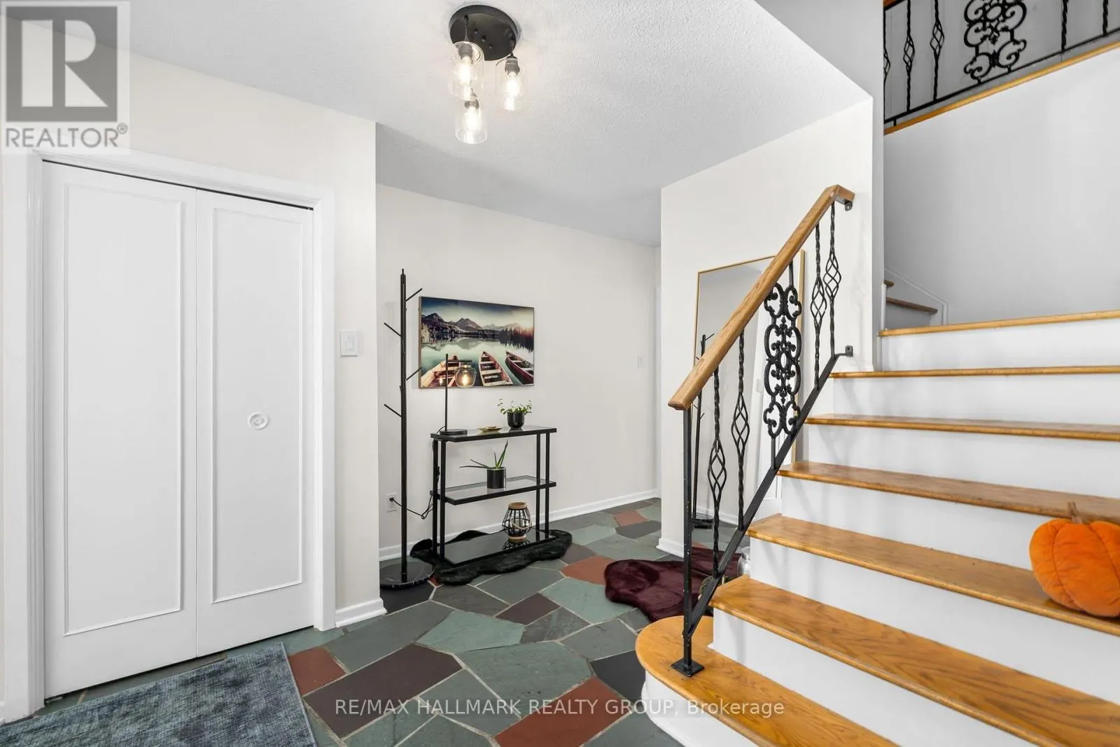 932 DRESDEN CRESCENT