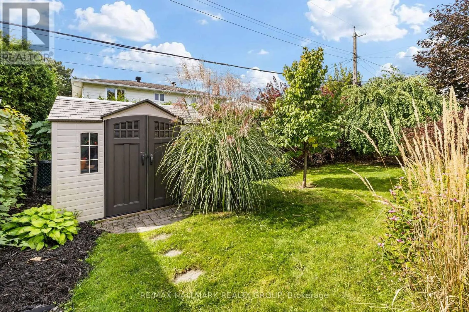 932 DRESDEN CRESCENT