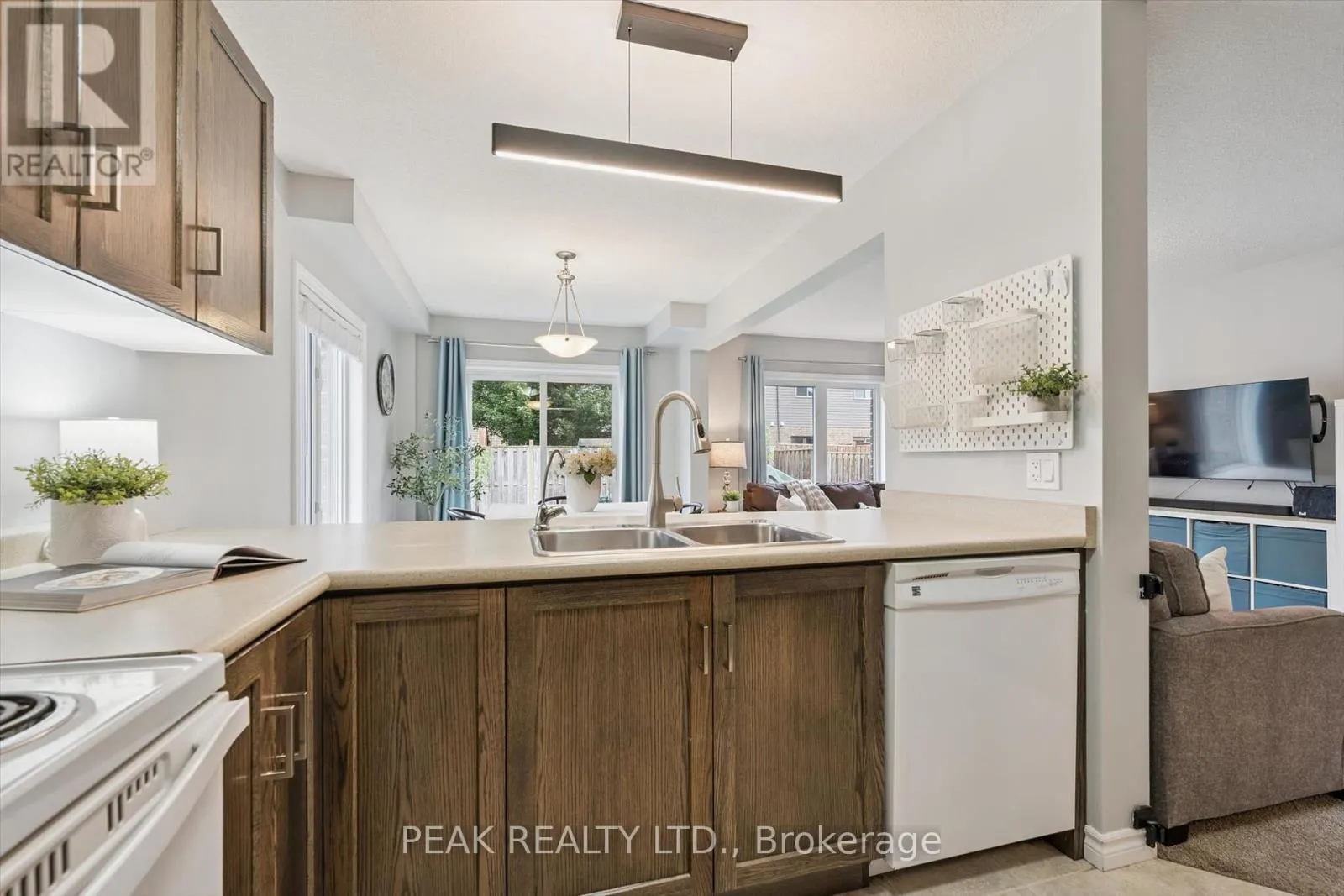 335 FINORO CRESCENT
