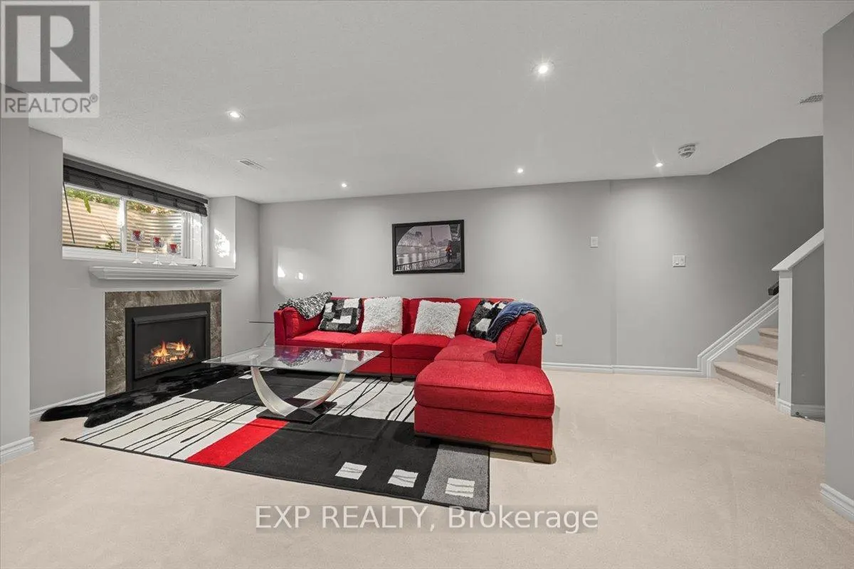 255 SHINLEAF CRESCENT