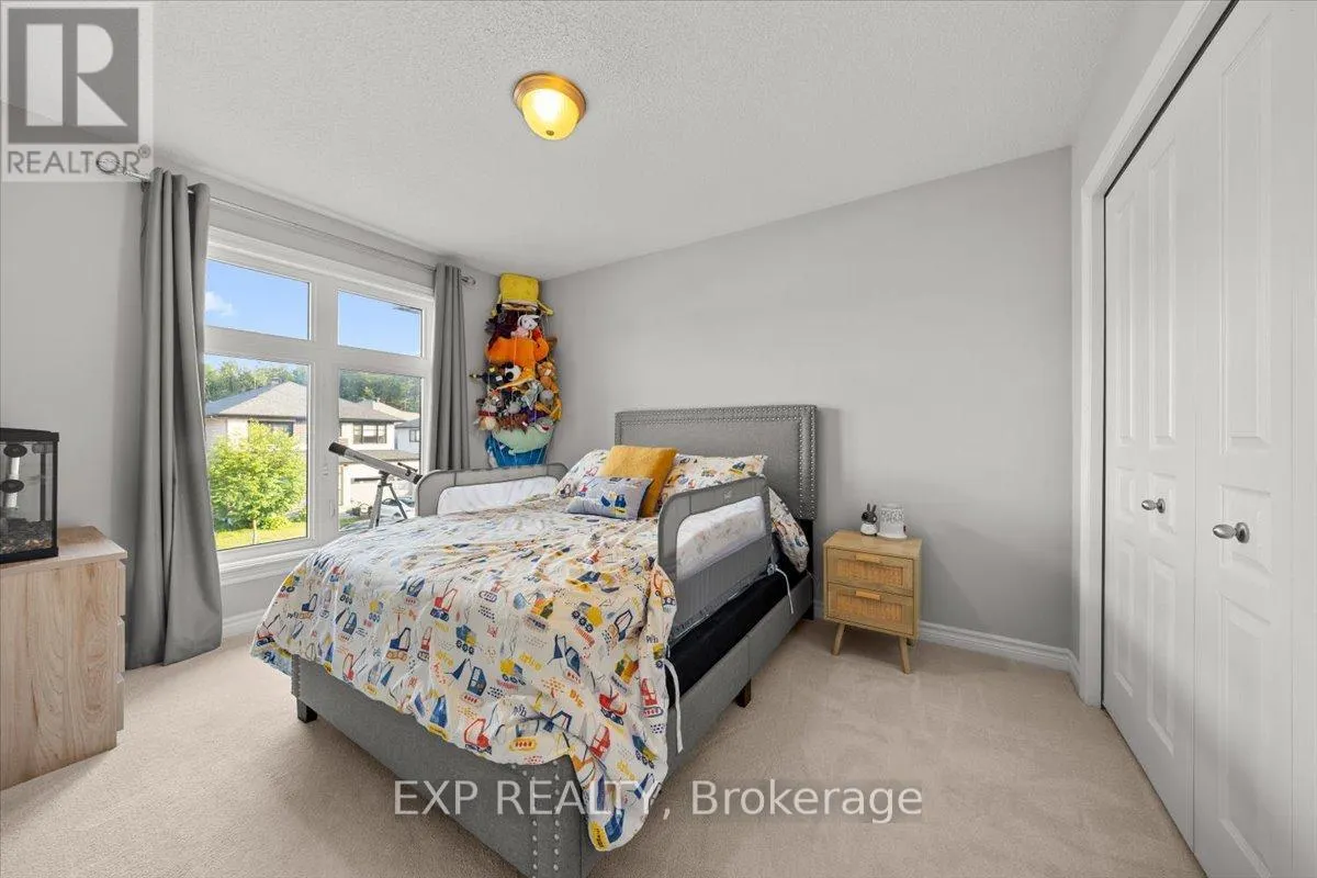 255 SHINLEAF CRESCENT