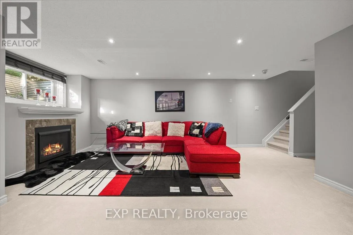 255 SHINLEAF CRESCENT