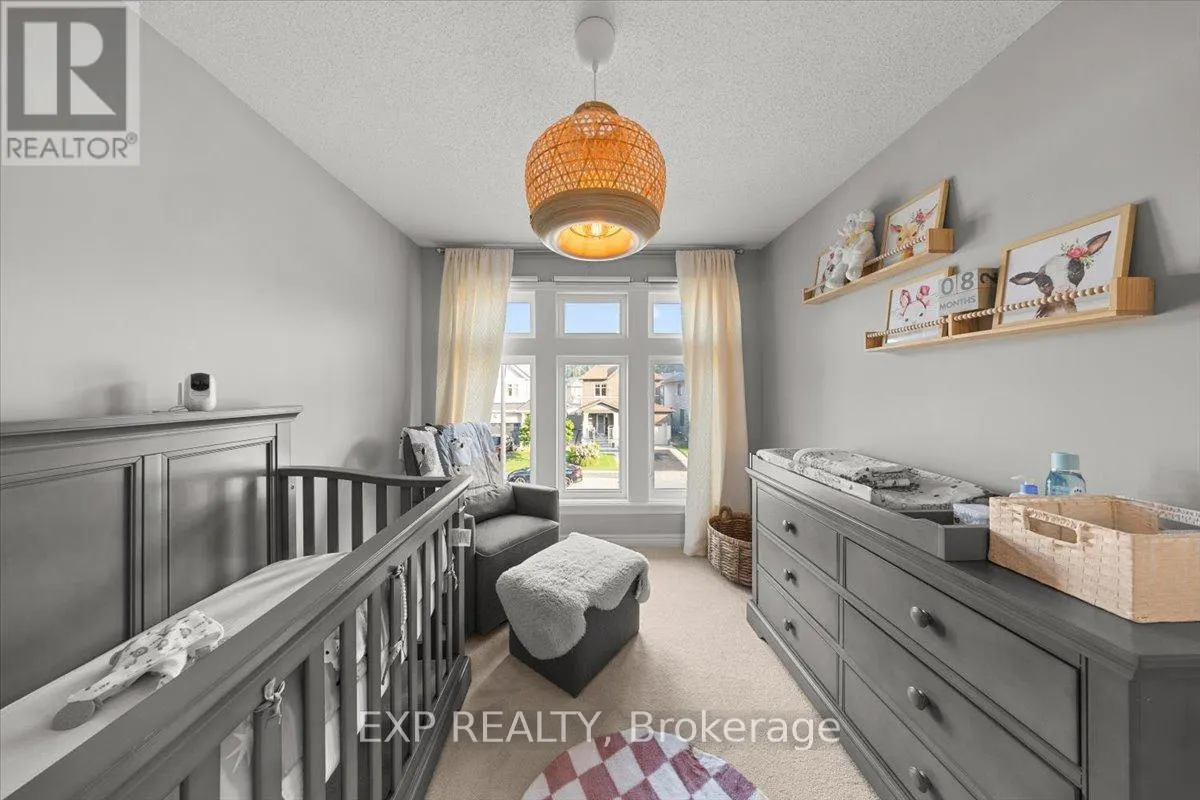 255 SHINLEAF CRESCENT