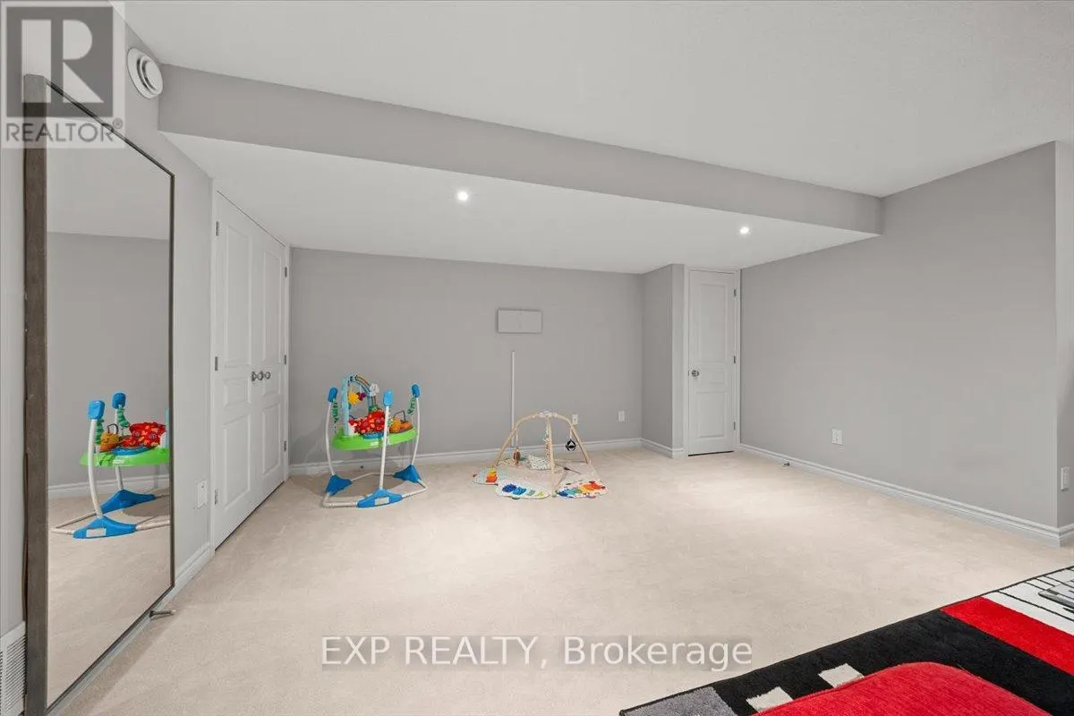 255 SHINLEAF CRESCENT