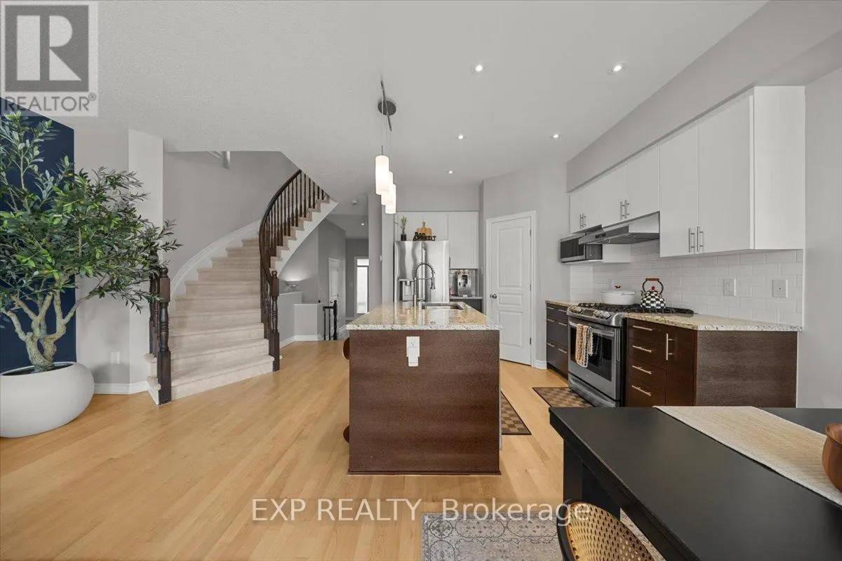 255 SHINLEAF CRESCENT