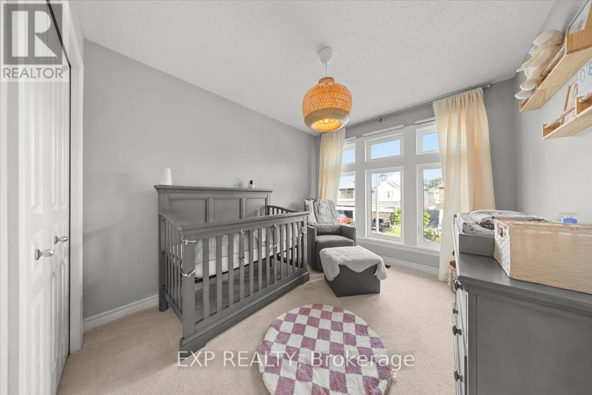 255 SHINLEAF CRESCENT