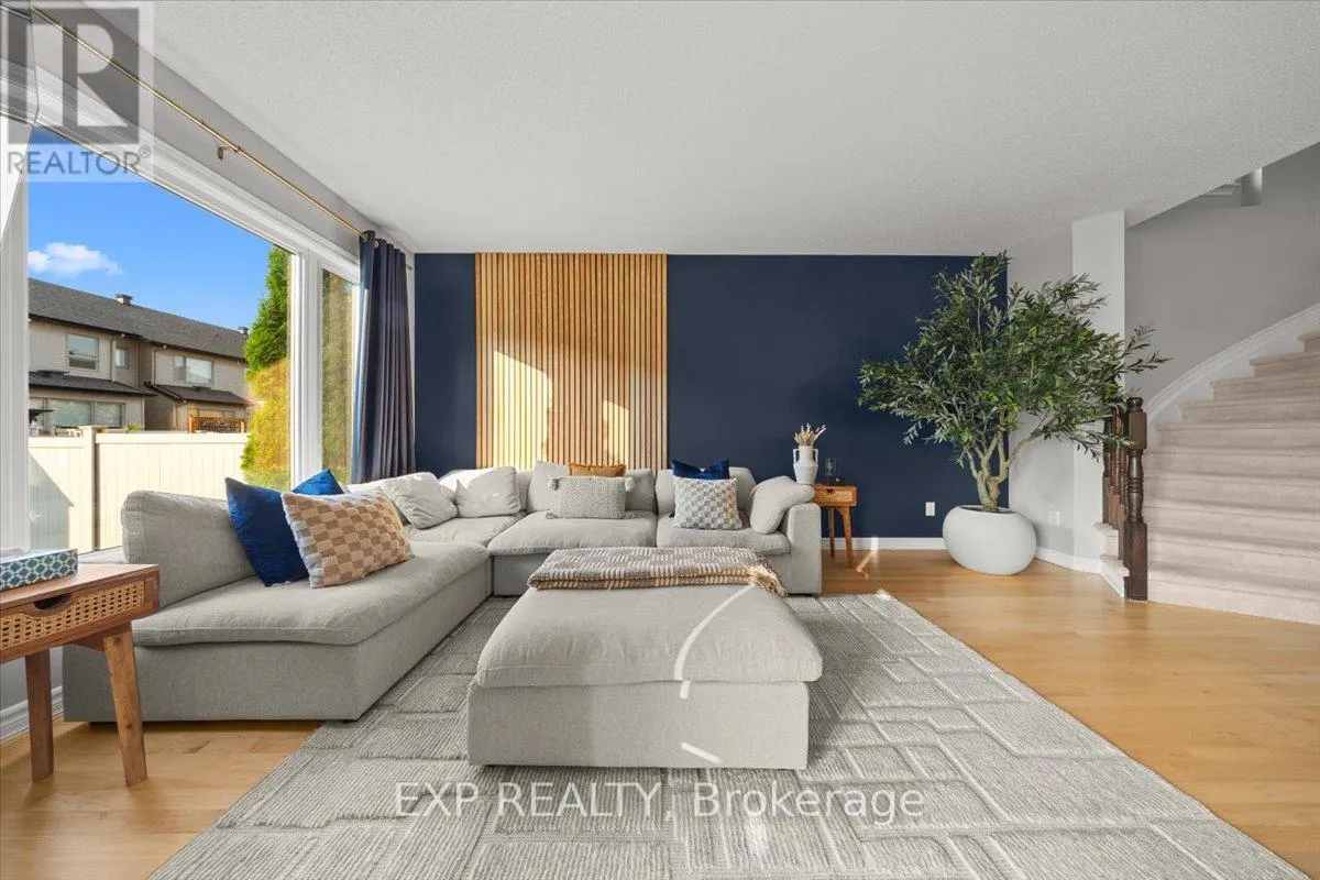 255 SHINLEAF CRESCENT