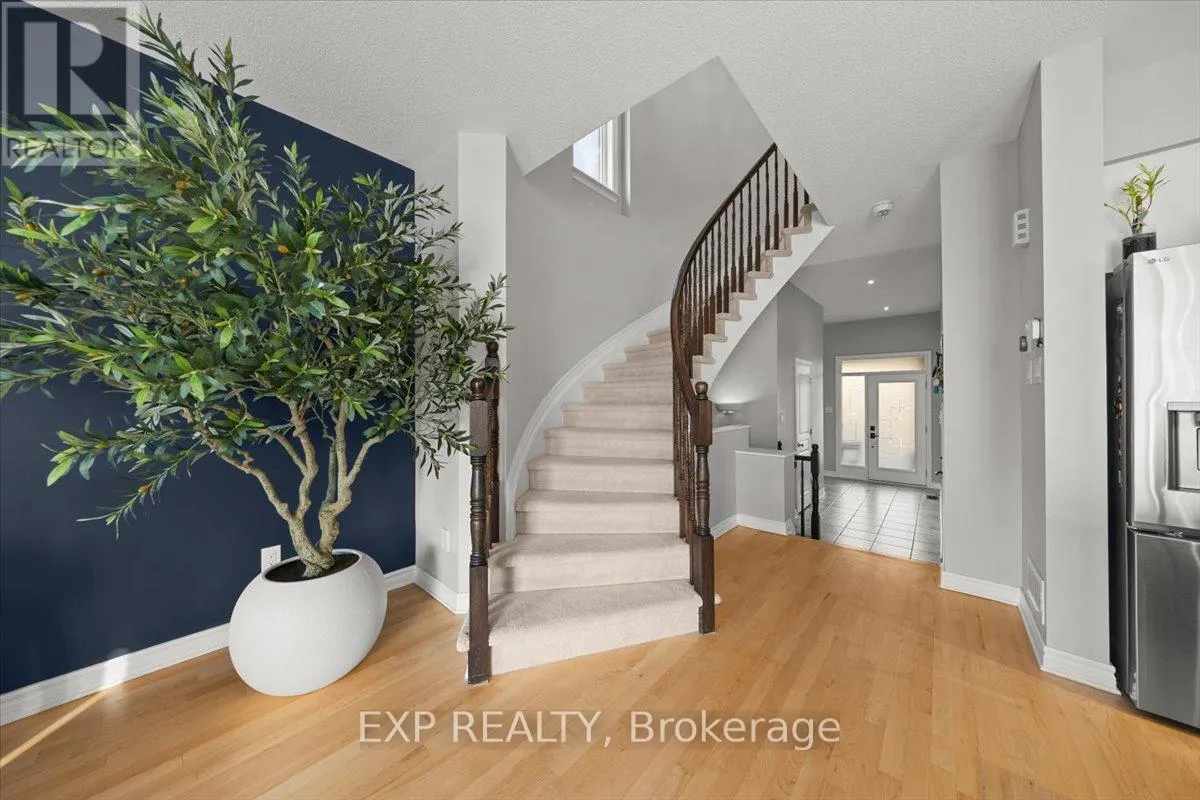 255 SHINLEAF CRESCENT