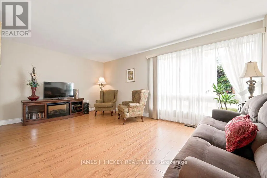 80 FRONTENAC CRESCENT