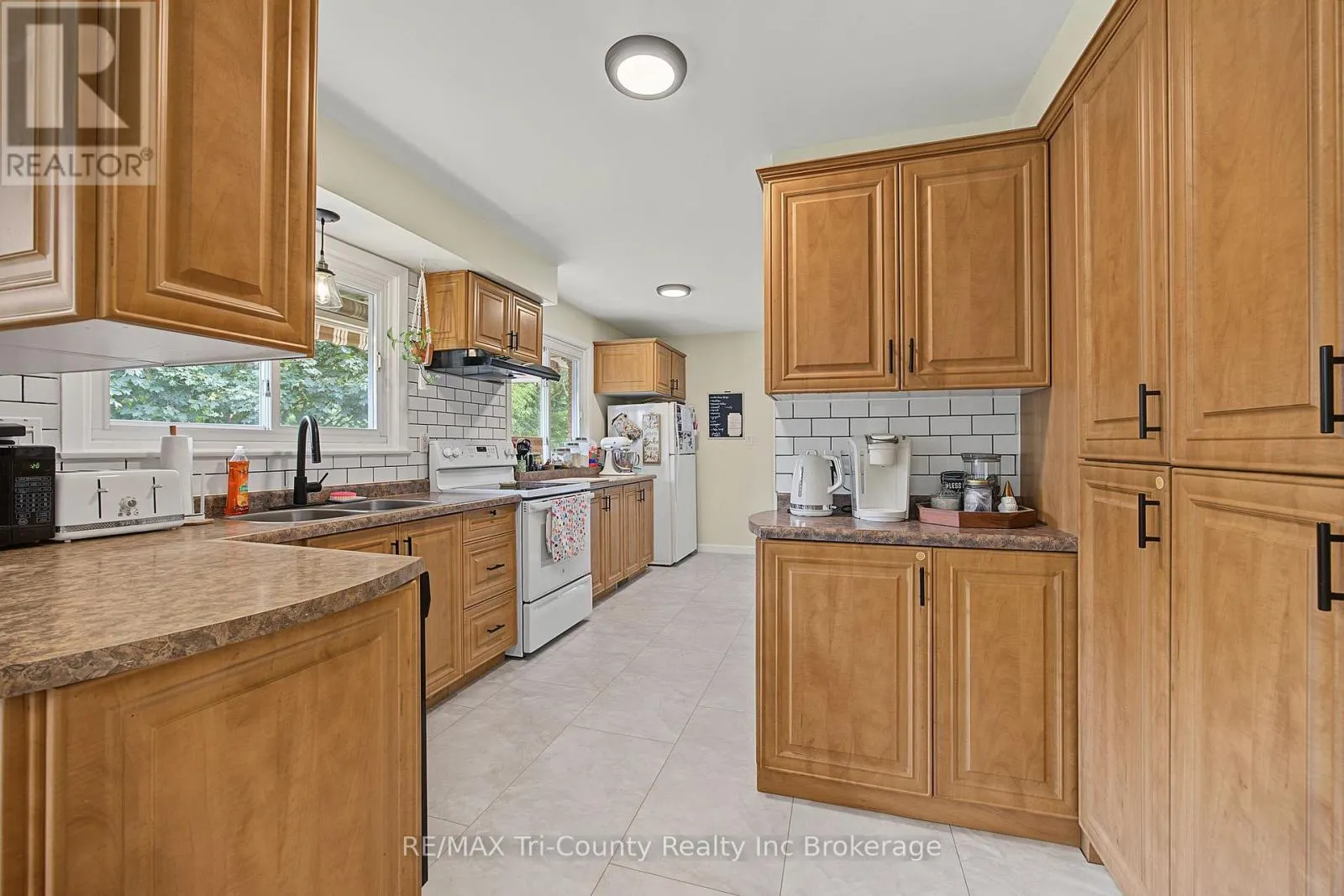9 PARKSIDE DRIVE