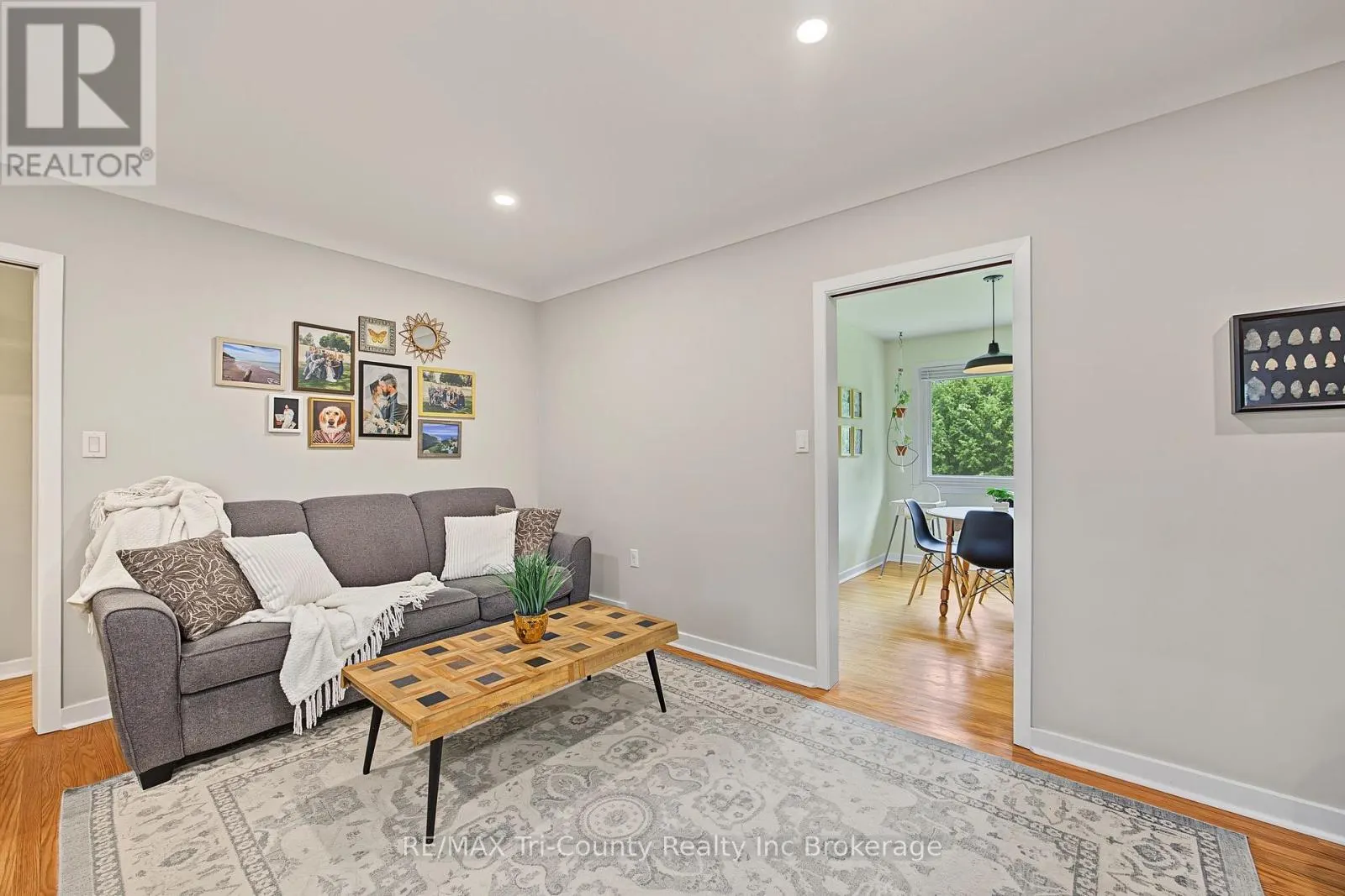9 PARKSIDE DRIVE