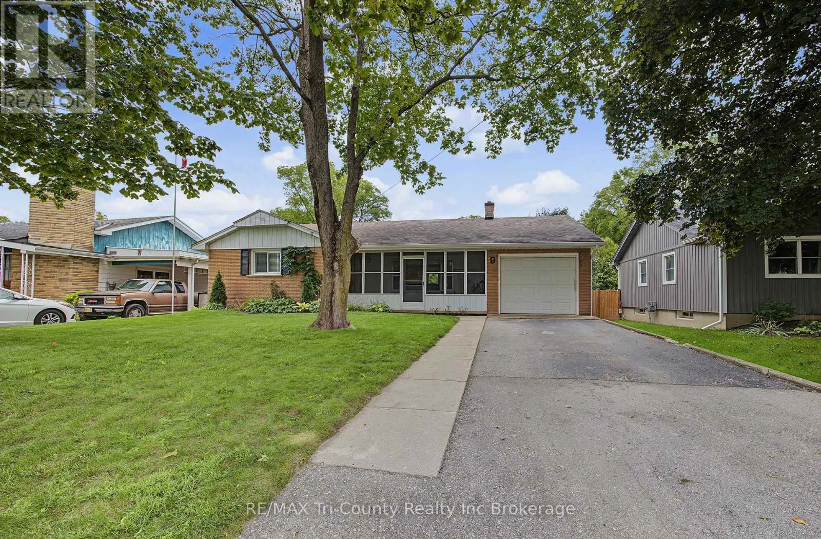 9 PARKSIDE DRIVE