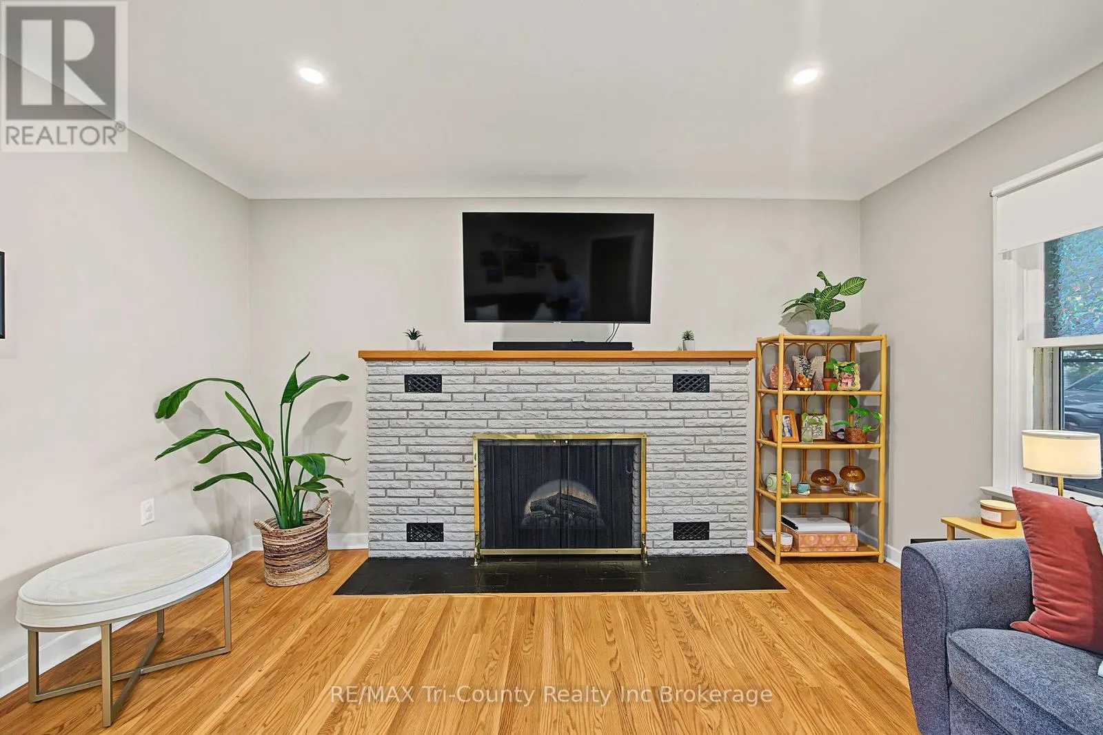 9 PARKSIDE DRIVE