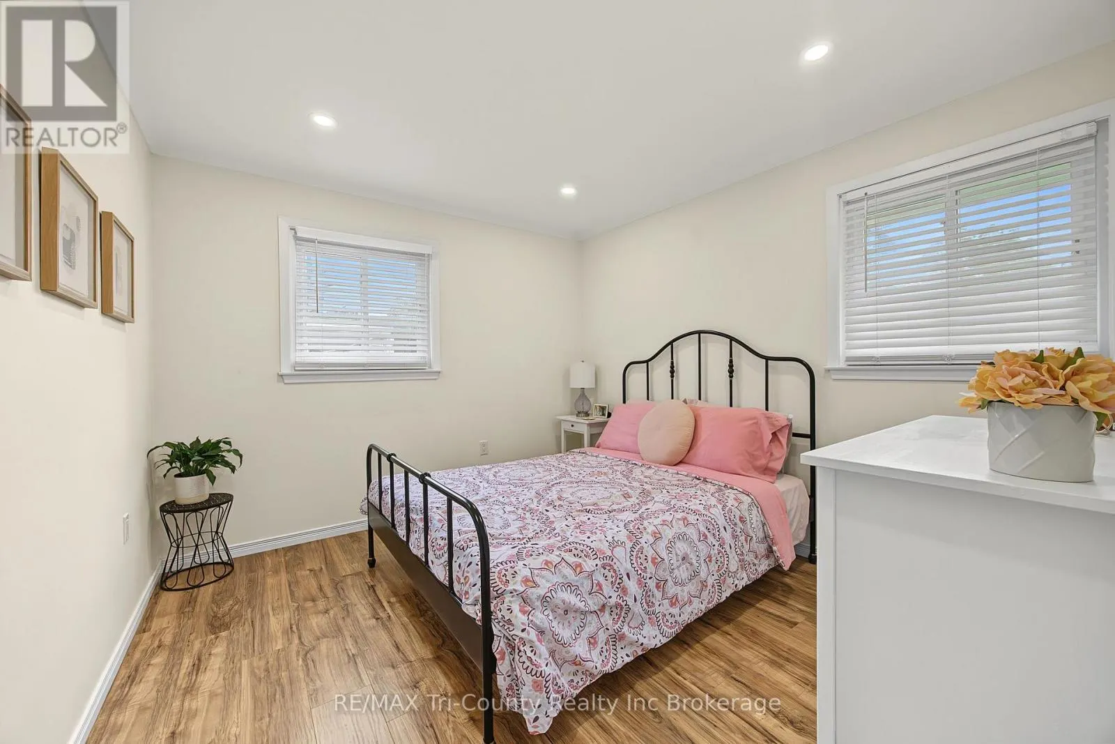 9 PARKSIDE DRIVE