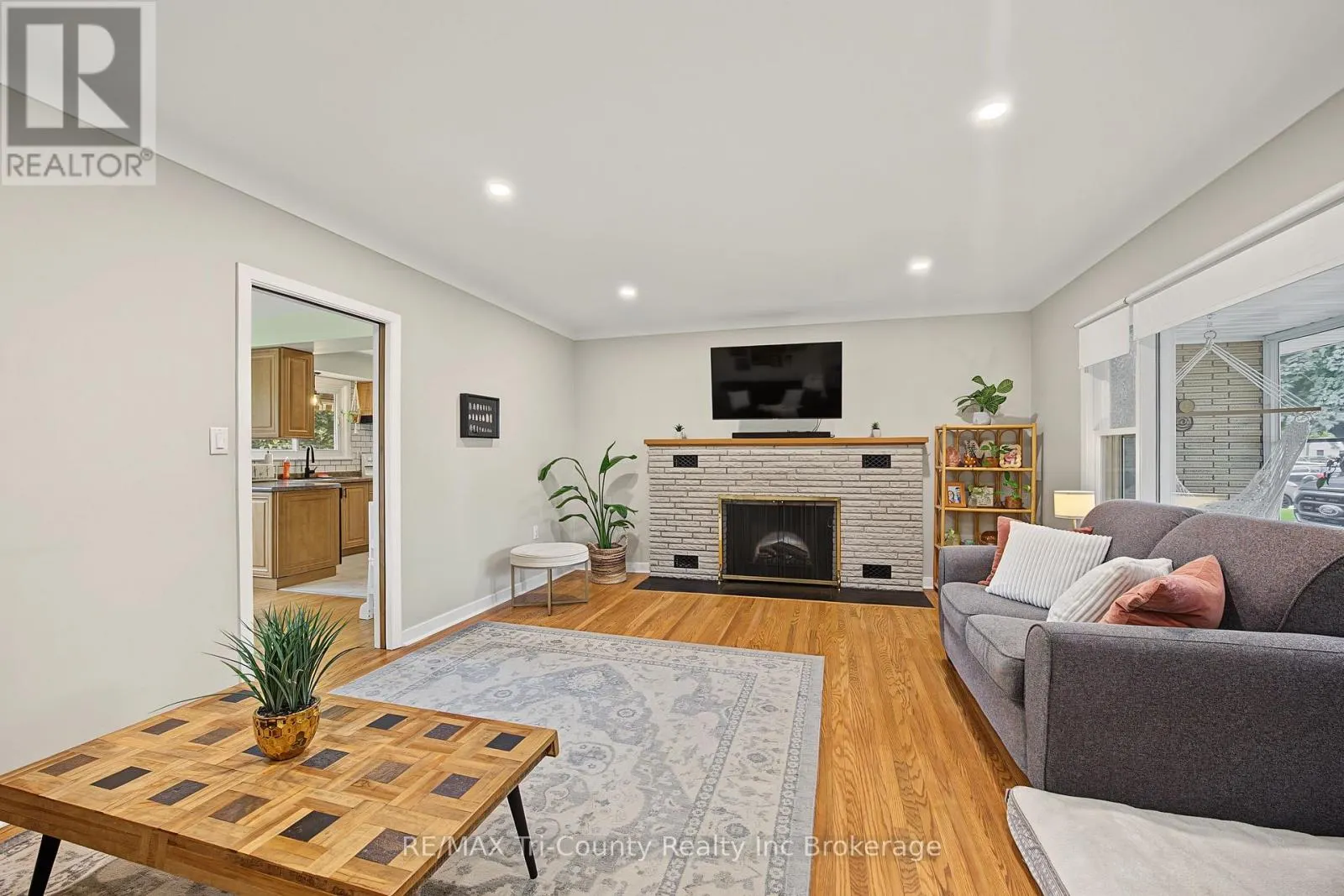 9 PARKSIDE DRIVE