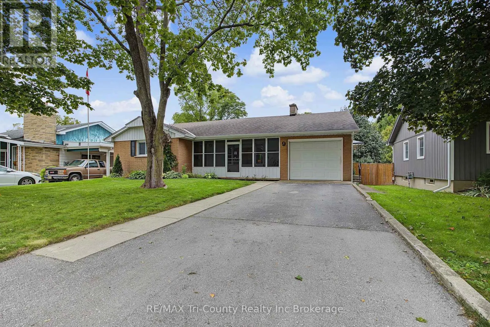 9 PARKSIDE DRIVE