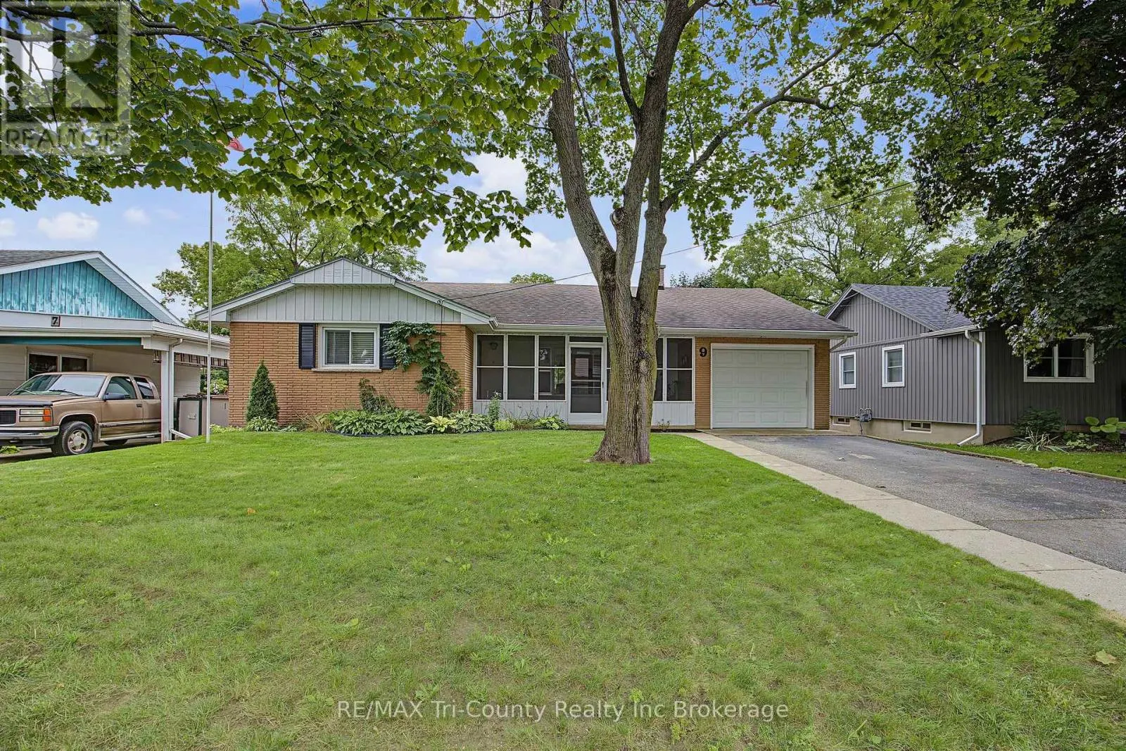 9 PARKSIDE DRIVE