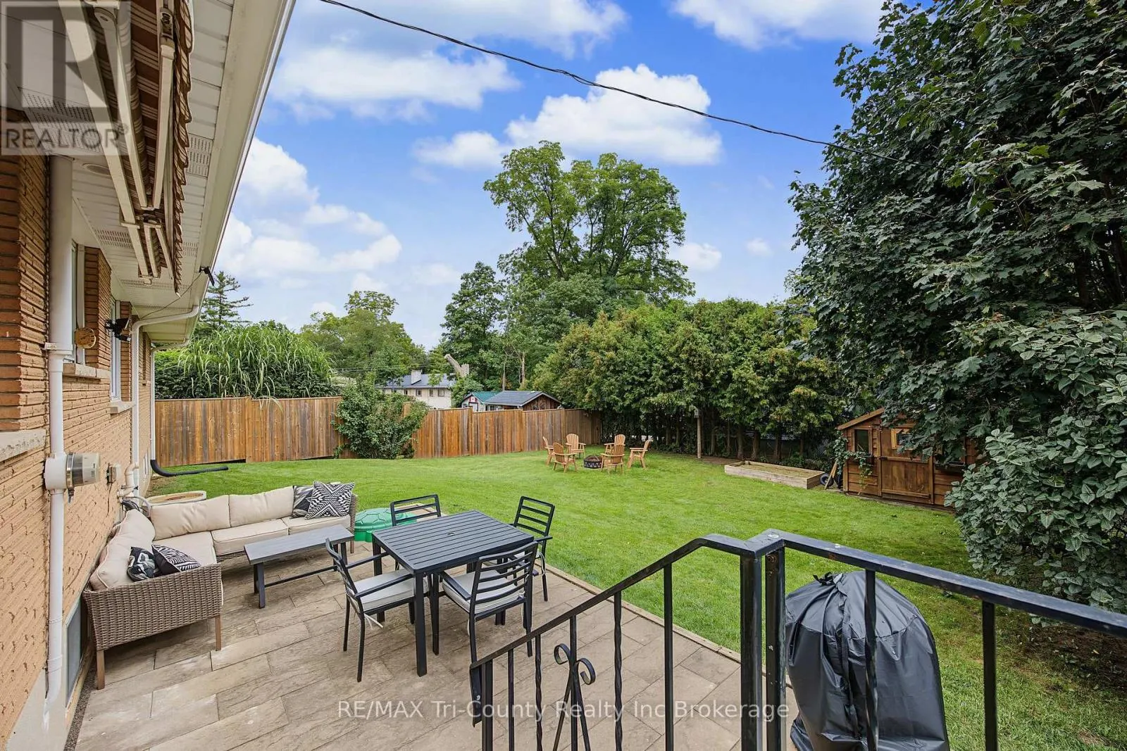 9 PARKSIDE DRIVE