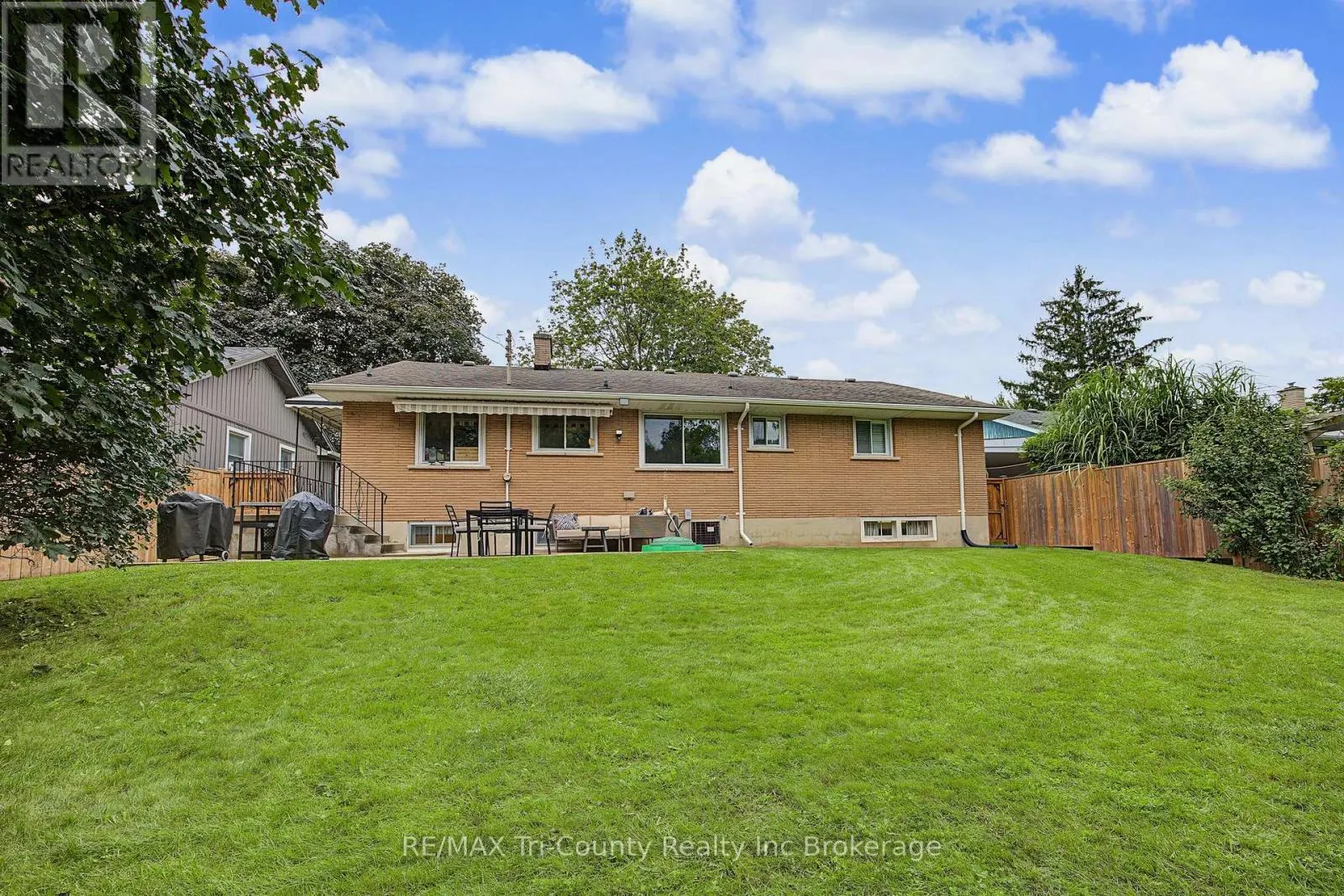 9 PARKSIDE DRIVE