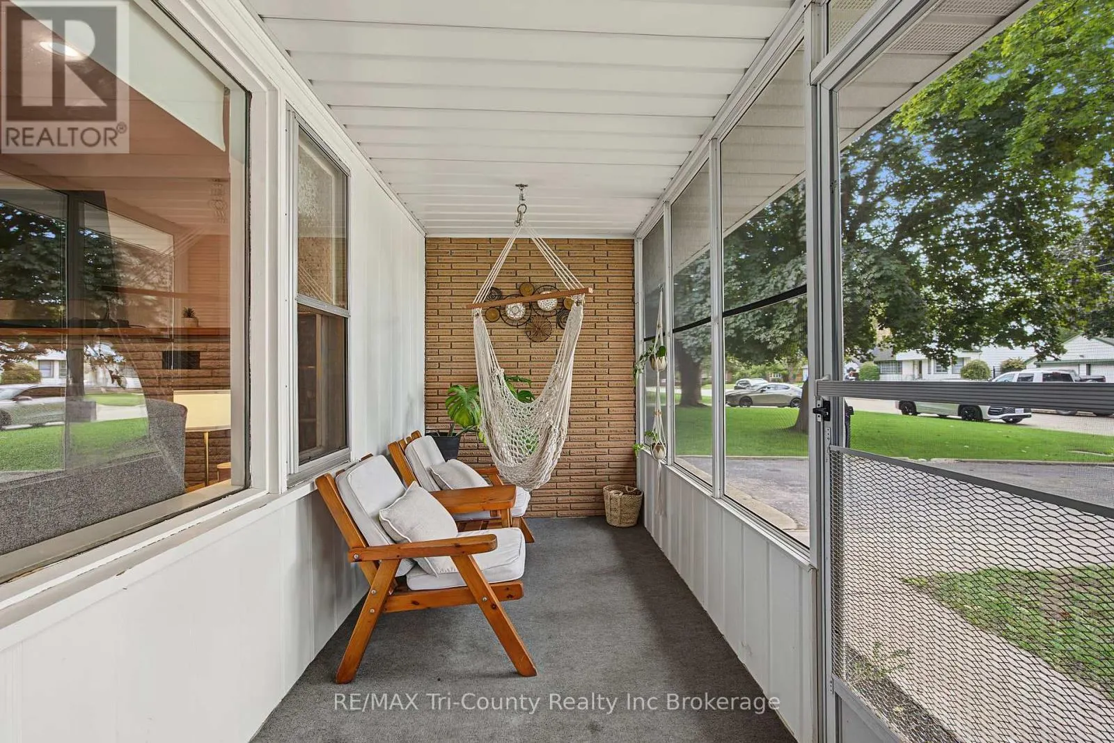 9 PARKSIDE DRIVE