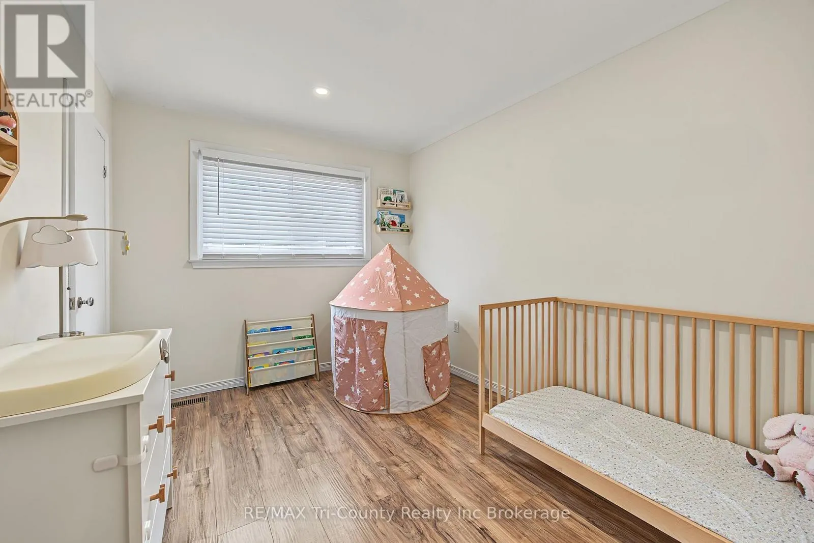 9 PARKSIDE DRIVE