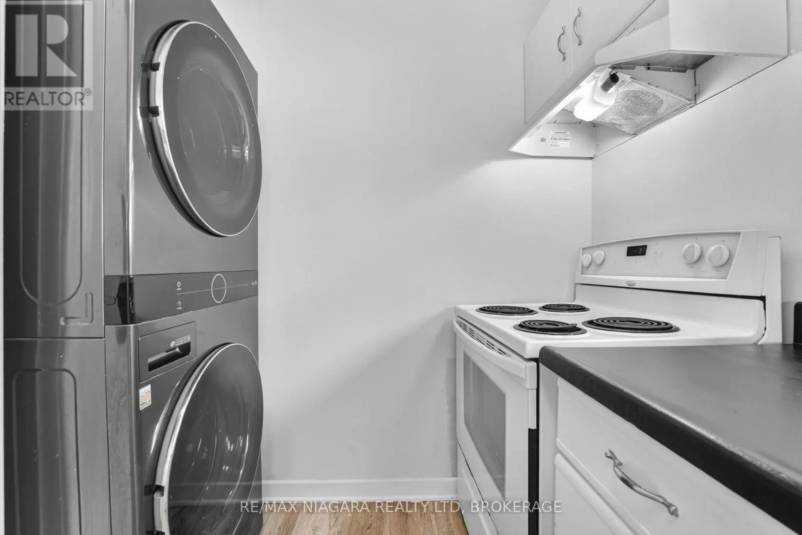 6427 CARLTON AVENUE