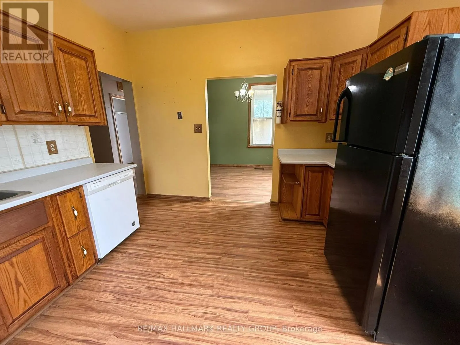 12 CIRCLE DRIVE S