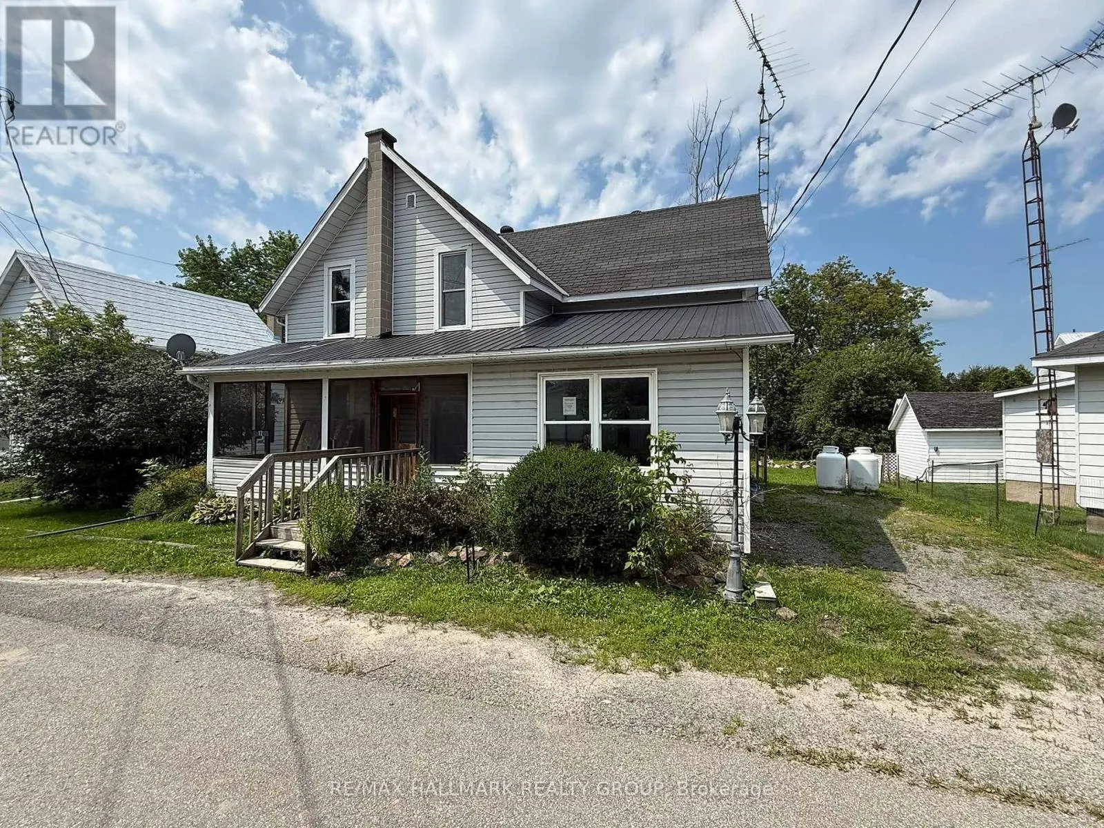 12 CIRCLE DRIVE S
