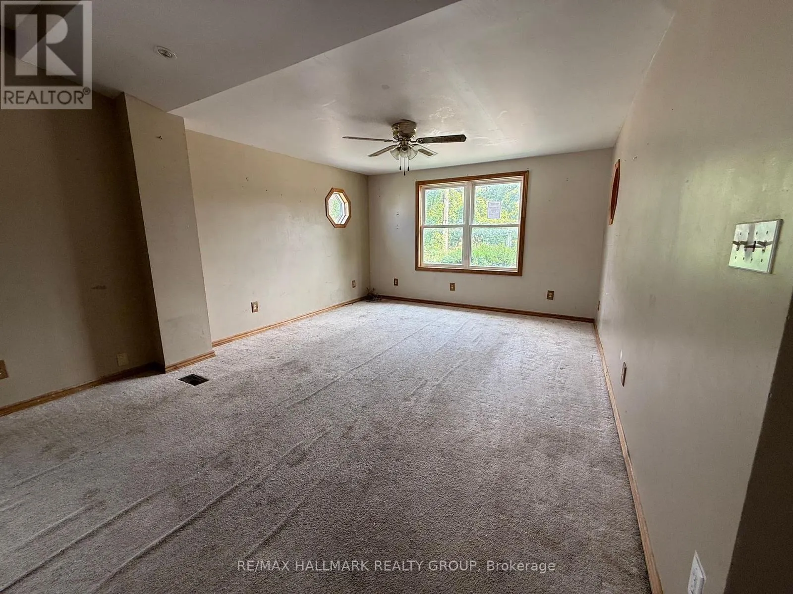 12 CIRCLE DRIVE S