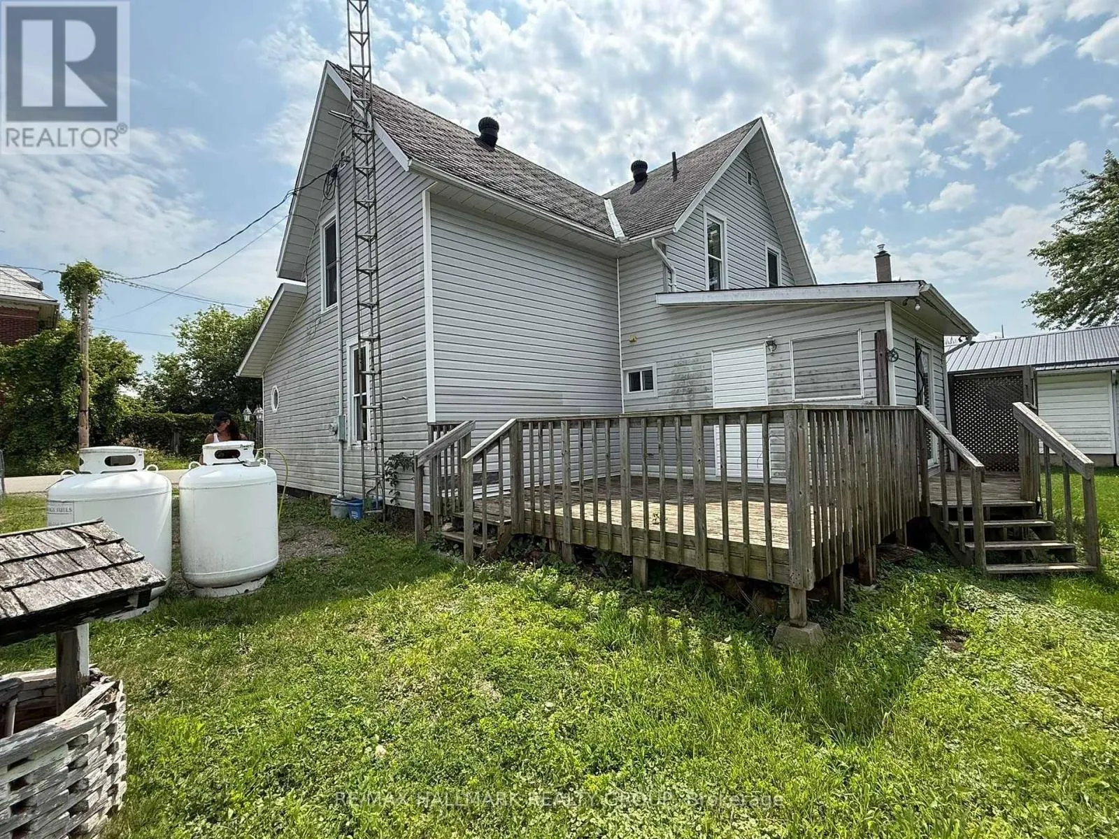 12 CIRCLE DRIVE S
