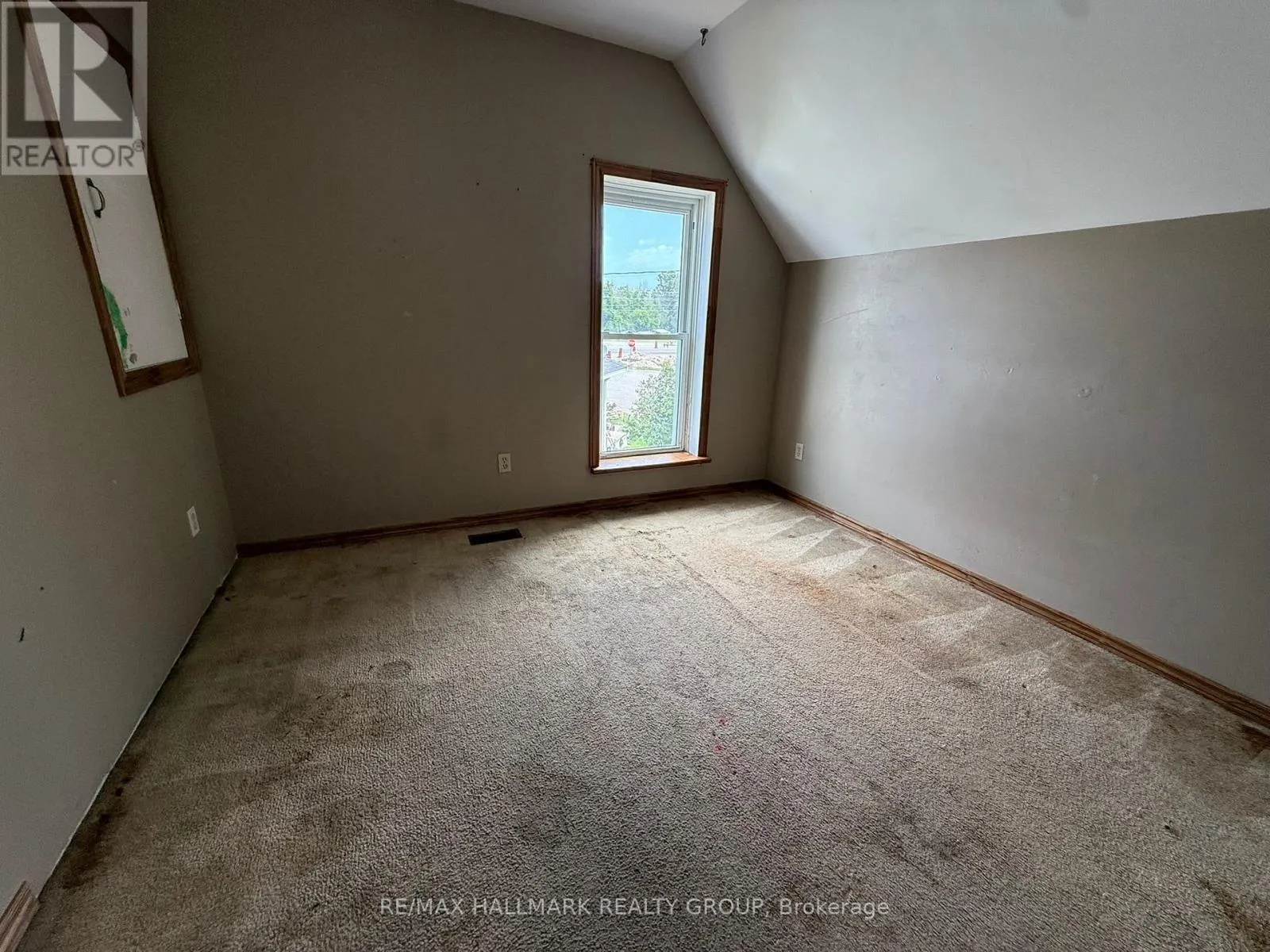 12 CIRCLE DRIVE S