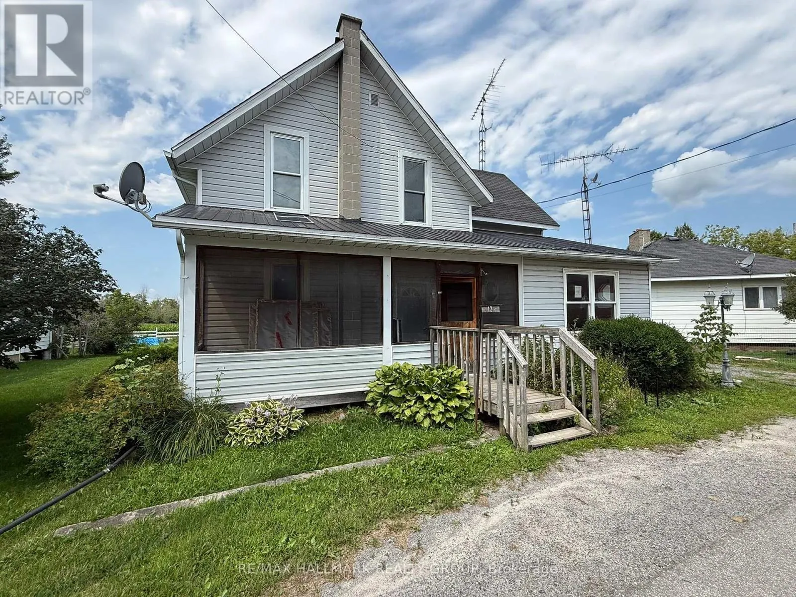12 CIRCLE DRIVE S