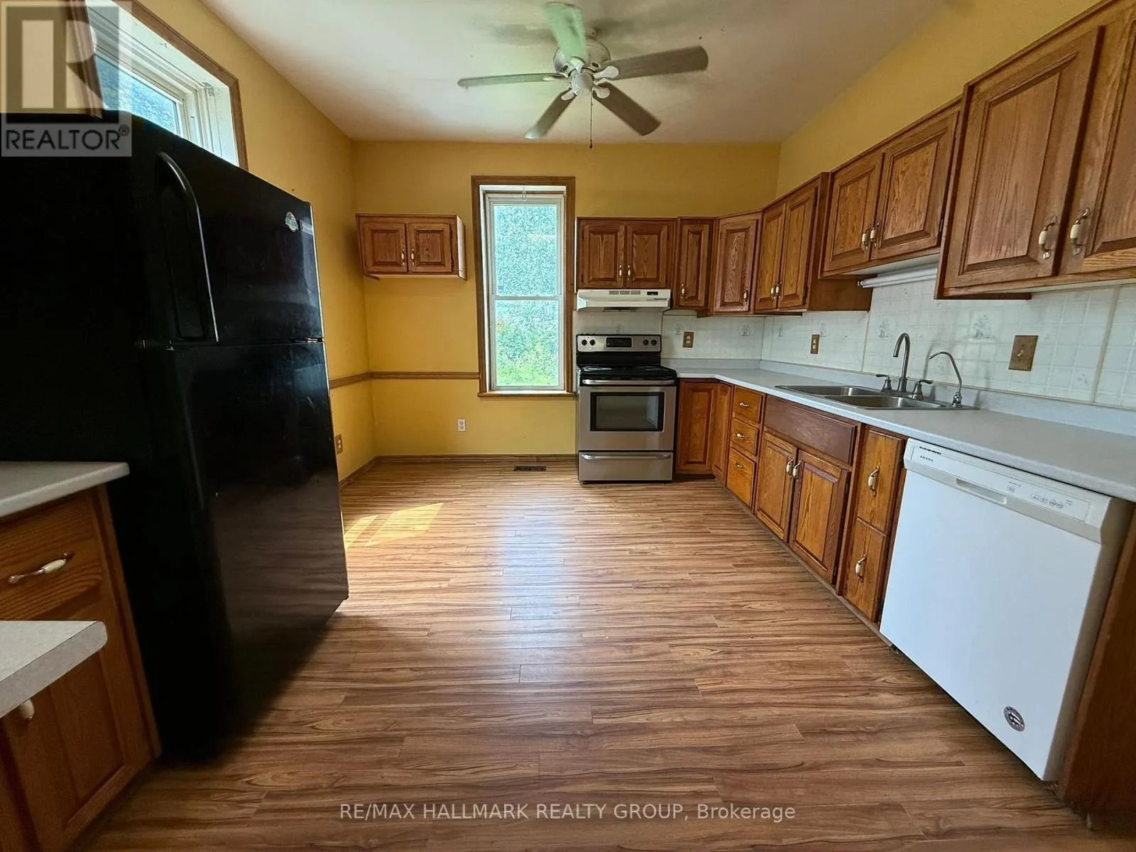 12 CIRCLE DRIVE S