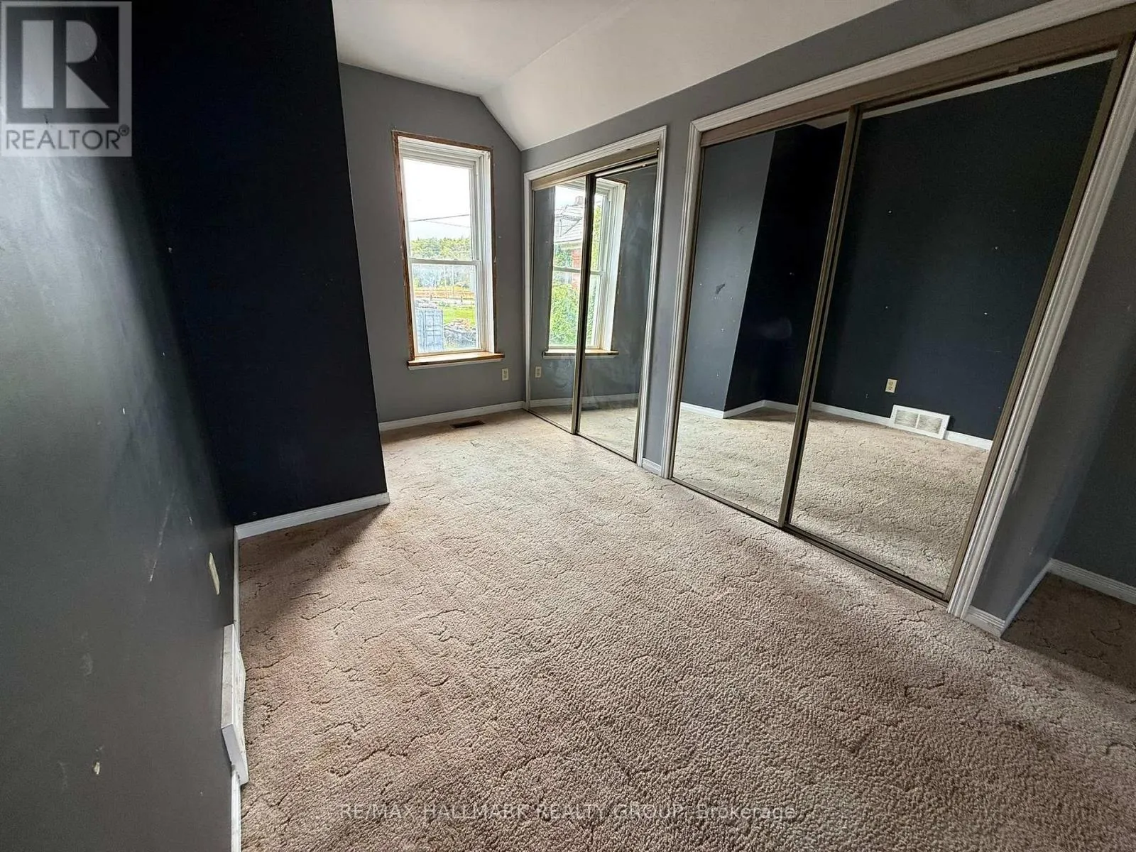 12 CIRCLE DRIVE S